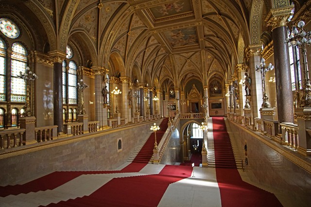 parlament.jpg