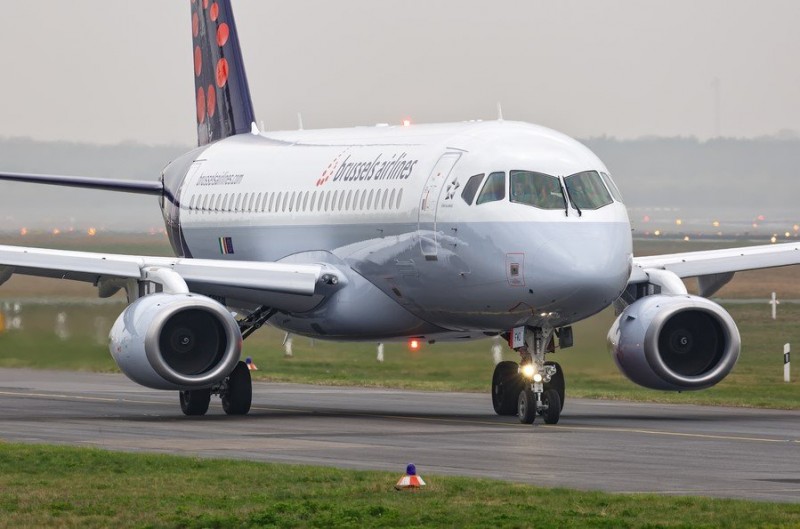 Brussels_Airlines_SSJ100.jpg