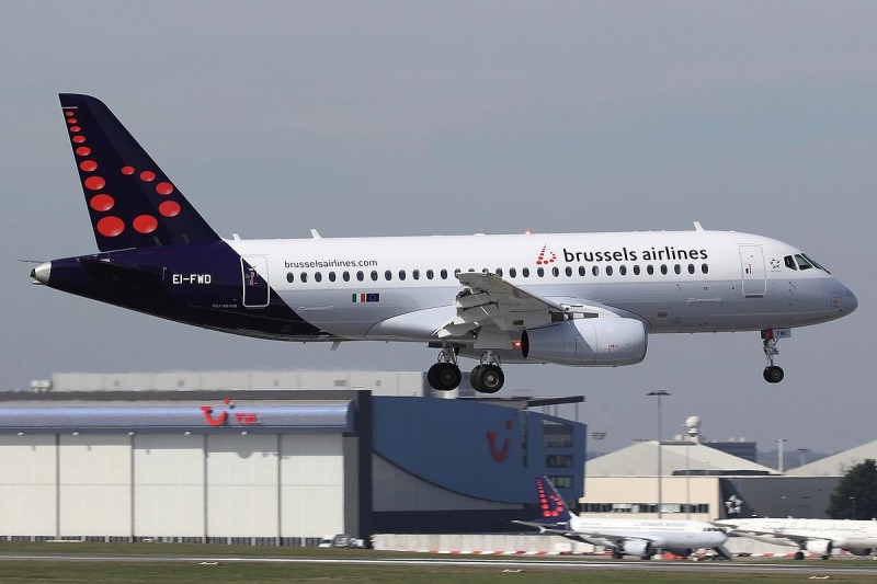 Brussels_Airlines_Sukhoi_Superjet_100-95_landing_at_Brussels_Airport.jpg