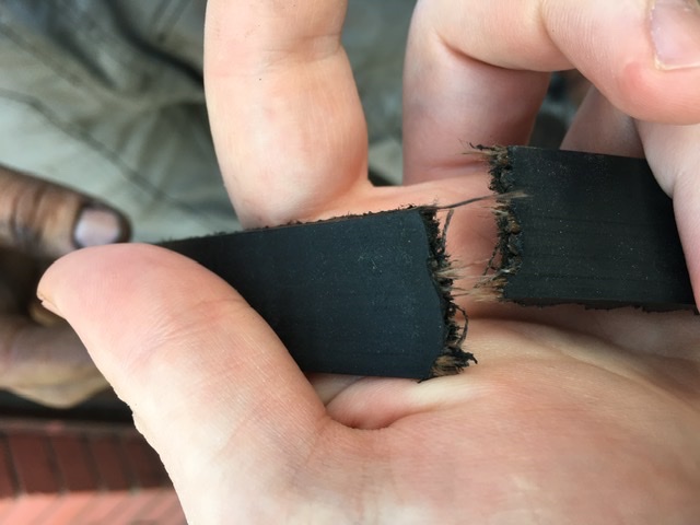 Slika puknutog kaisa Bosch pumpe nakon zamene